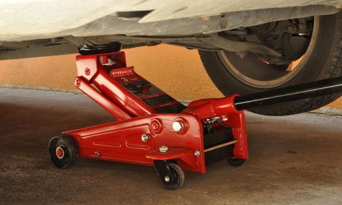 Accessible Hydraulic Jack Repairs Allow for Minimal Operation Interruption